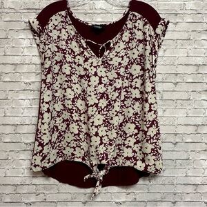 By & By Women's Size Large Burgundy White Floral Blouse Top Short Sleeve